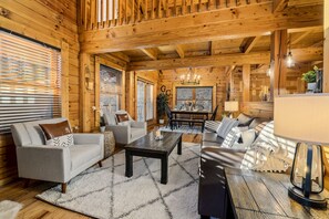 Smart TV, chimenea, futbolito y libros 