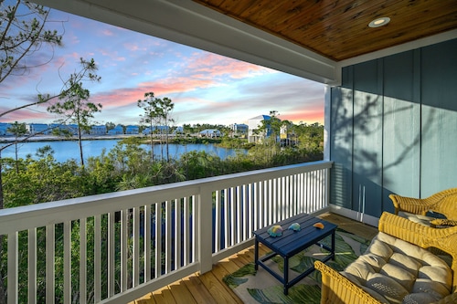 Beach Cottage in Orange Beach! Beautiful views and great location