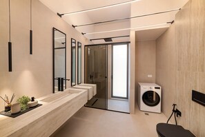 Dusche, Haartrockner, Bidet