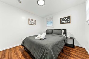 4 bedrooms, iron/ironing board, WiFi, bed sheets