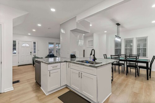 Modern Wilmington Retreat | FREE Parking