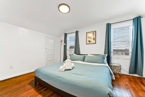 4 bedrooms, iron/ironing board, WiFi, bed sheets