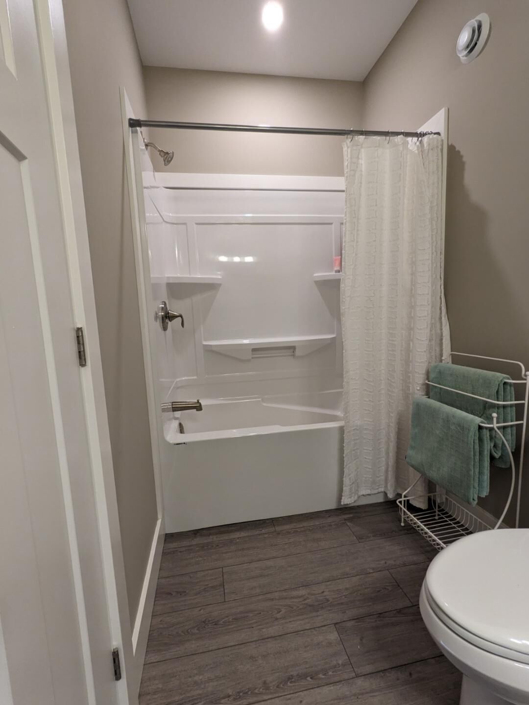 Towels, soap, shampoo, toilet paper