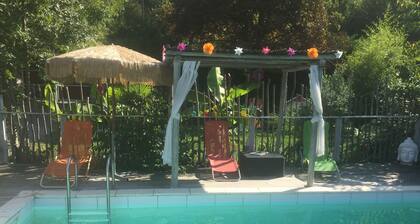 BALCON DE PUGNY , Piscine chauffée, jacuzzi, sauna, vue lac.
