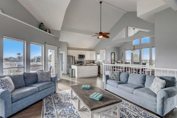 Smart TV, fireplace, stereo - Pool & Hot Tub | Yard | Pets (Galveston)