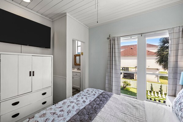 3 bedrooms, travel crib, free WiFi, bed sheets