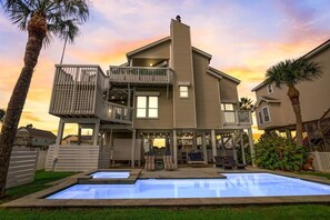 A heated pool - Pool & Hot Tub | Yard | Pets (Galveston)