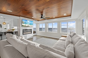 Smart TV y chimenea