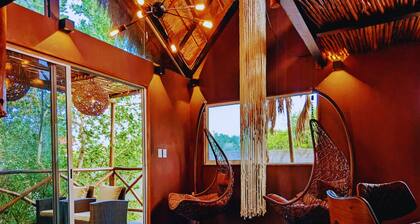 TreeHouse EcoChic/3 min walk beach/Wifi/AC/kitchen/King Size Bed
