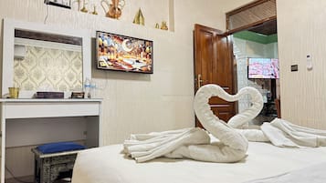 2 habitaciones, escritorio, tabla de planchar con plancha y wifi gratis