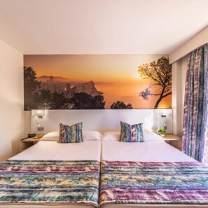 A hotel room with two beds, a large cityscape painting on the wall, and a view of the sea. - Tropic Relax Hotel (Finestrat)