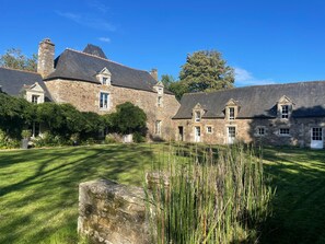 Exterior - VAU D'ARZ MANOR - Gîte Rochefort (MALANSAC)