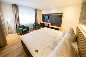 Comfort Double Room | Hypo-allergenic bedding, desk, laptop workspace, blackout curtains - Hotel Restaurant Kloppendiek  (Vreden)