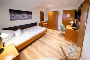 Economy Single Room | Hypo-allergenic bedding, desk, laptop workspace, blackout drapes - Hotel Restaurant Kloppendiek  (Vreden)