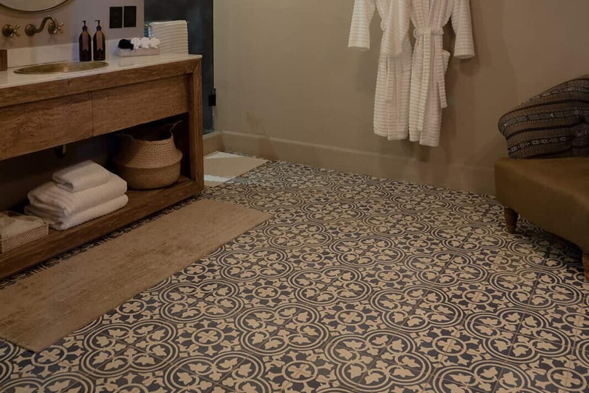 Comfort Double Room | Bathroom | Hair dryer, bathrobes, slippers, towels