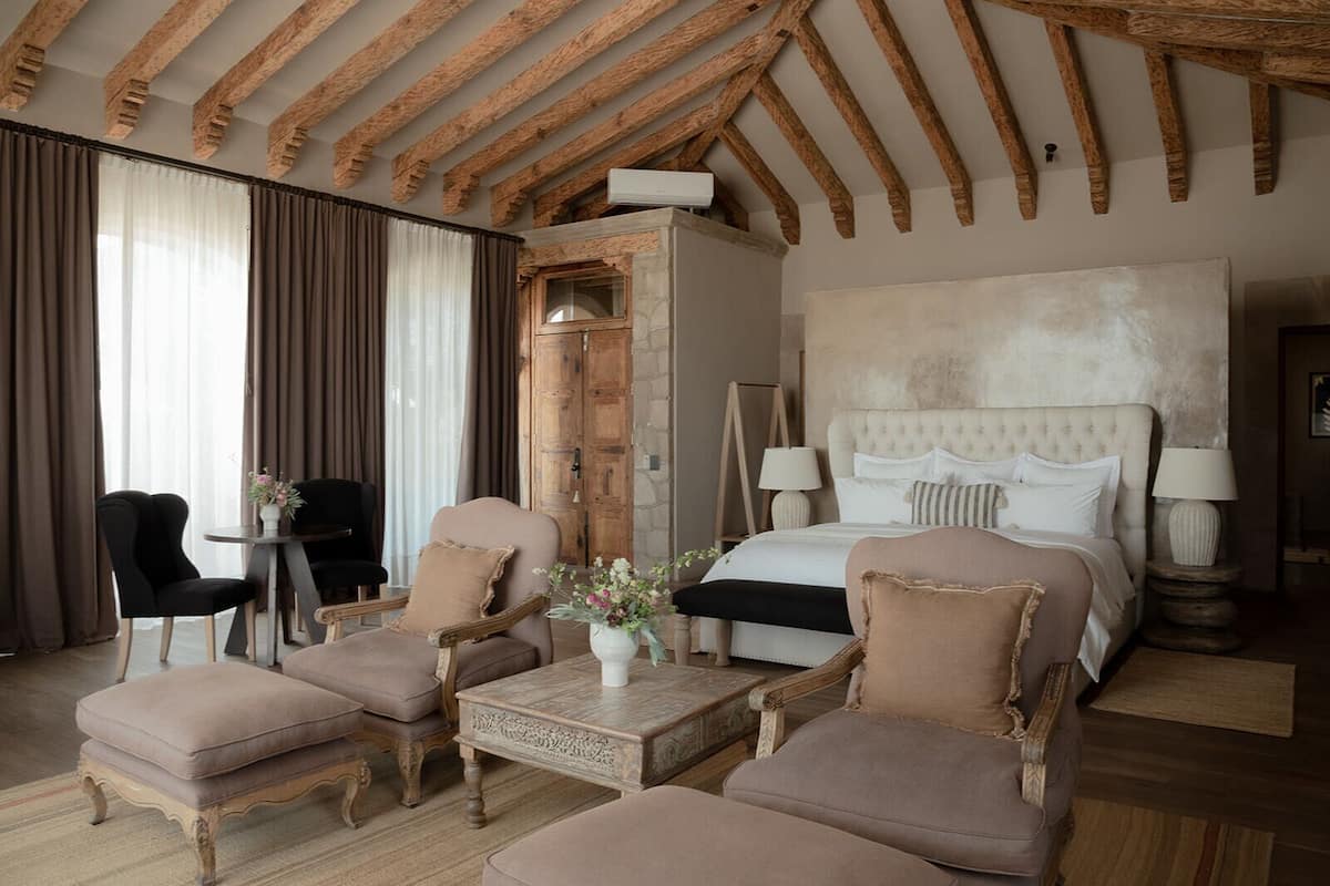 Luxury Double Room | In-room safe, WiFi (free), bed sheets