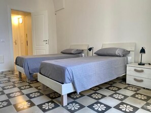 2 habitaciones, tabla de planchar con plancha y wifi gratis 