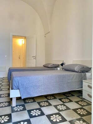 2 habitaciones, tabla de planchar con plancha y wifi gratis 