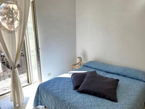 1 chambre, fer et planche à repasser, accès au Wi-Fi (inclus)