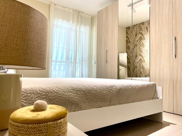 2 室のベッドルーム、デスク、アイロン / アイロン台、WiFi (無料)