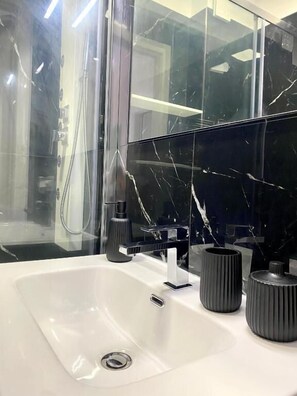 Bañera y secador de pelo