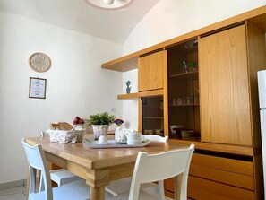 Dining - Life's good (Monopoli)