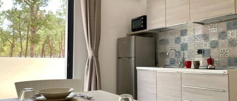 Kühlschrank, Ofen, Herdplatte, Hochstuhl