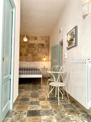 Interior - Shell (Monopoli)