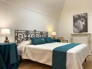 2 bedrooms, iron/ironing board, free WiFi, bed sheets - The Merchant's Home (Monopoli)