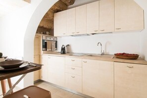Fridge, oven, coffee/tea maker, cookware/dishes/utensils - Vitti 1 (Monopoli)