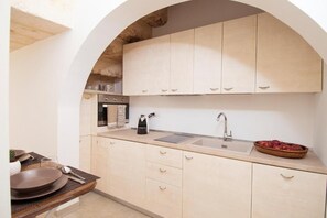 Fridge, oven, coffee/tea maker, cookware/dishes/utensils - Vitti 1 (Monopoli)