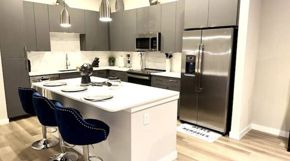 Cookware/dishes/utensils