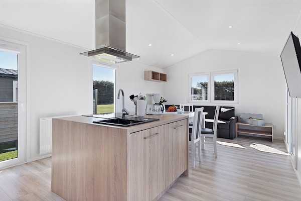 Comfort-hytte | Privat køkken | Køleskab, ovn, kogeplade, opvaskemaskine