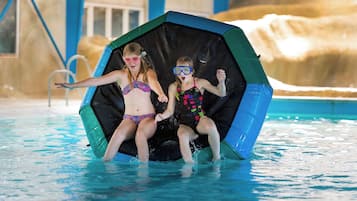 3 piscine coperte, lettini