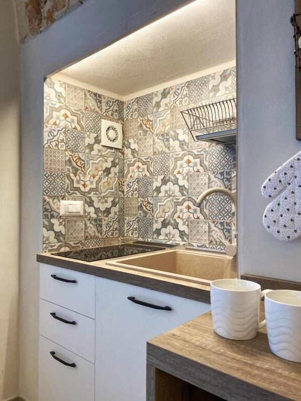 Bathtub, hair dryer, towels