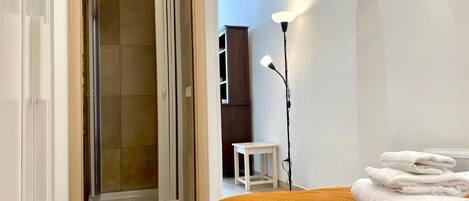 1 Schlafzimmer, Bügeleisen/Bügelbrett