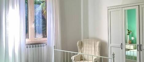 1 غرفة نوم ومكواة/لوح كي وواي فاي مجانًا وملاءات أسرّة