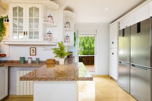 Interior - 6 Bedroom Luxury Villa ,6 seater Jacuzzi & heated pool . 18 guests max  (Mutxamel)