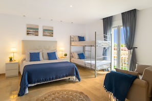 6 bedrooms, in-room safe, iron/ironing board, travel crib