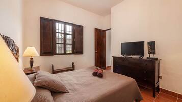 1 bedroom, desk, free WiFi