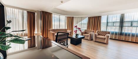 Habitación, 1 cama King size, para no fumadores (Suite) | Sábanas italianas Frette, ropa de cama de alta calidad y edredón