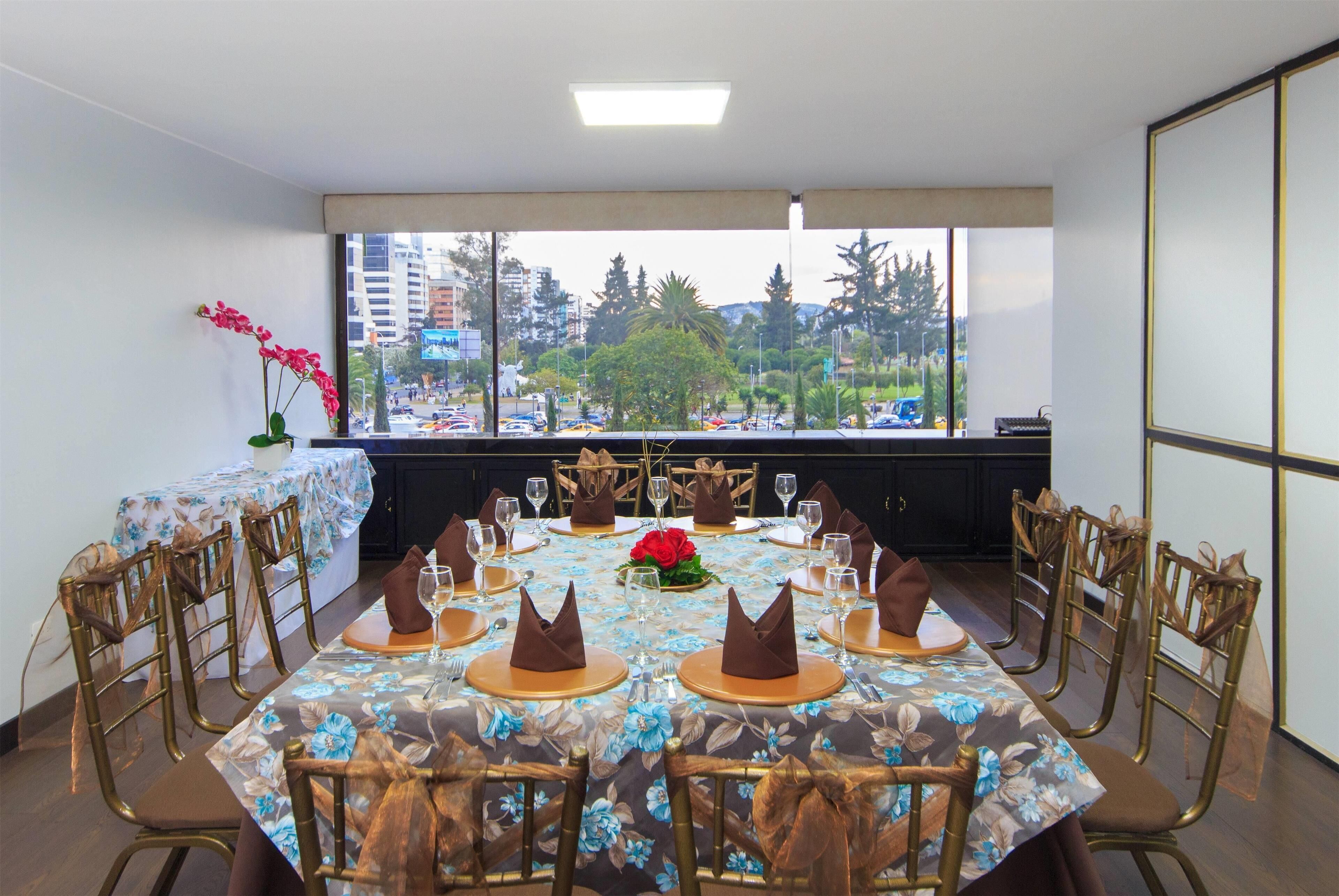 Breakfast, lunch, dinner served; international cuisine 