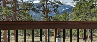 Loch Vale Cabin - Dining Globe- 2 person hot tub-summer pool