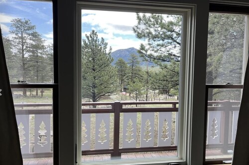 Located on the edge of Rocky Mountain National Park Dog Friendly