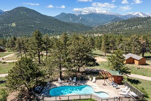 Lämmitetty uima-allas