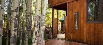 Aspen Grove - 4 bedroom home in a quiet location
