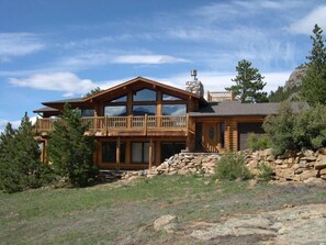Exterior - Tyrolean - 4 bedroom home with Hot Tub (Estes Park)