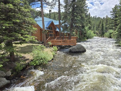 Blue Spruce Manor - 5 bedroom luxury home with hot tub