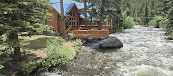 Blue Spruce Manor - 5 bedroom luxury home with hot tub