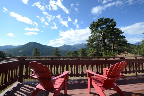 Sunshine Cabin - 2 bedroom 2 bath cabin with great views!